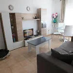 Apartamento Renovado Cerca De La Playa Con Terraza Para 4 Personas En Roses - Es-204-73